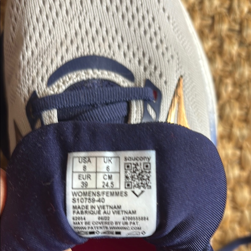 Saucony Women's Size 8 Running Shoes - Picture 2 of 9